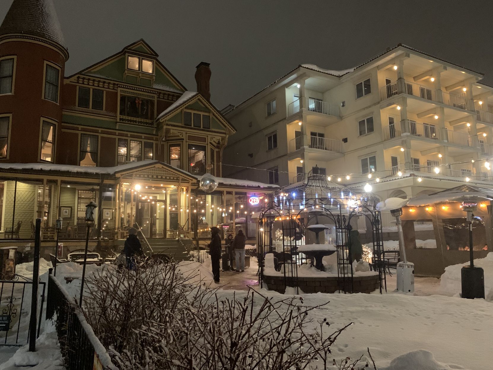 Winterfest 2021: Baker House fire and ice bar